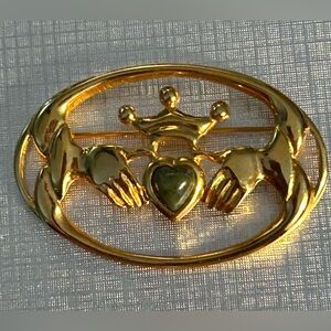Vintage Celtic Ireland  Brooch Hands With Green Heart